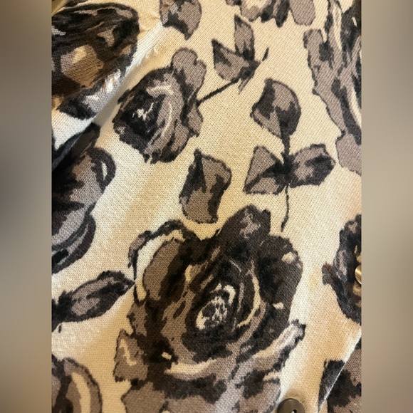 Van Heusen Size Small Gray & White Button Up Floral Top - Picture 2 of 8